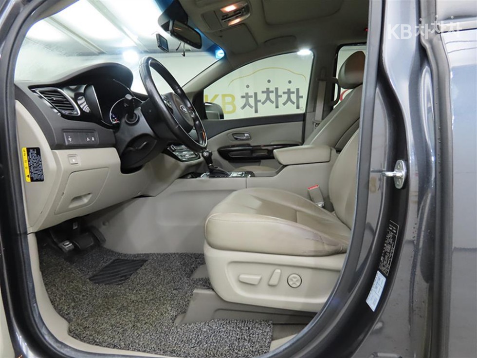 Kia Carnival — miniaturë 5