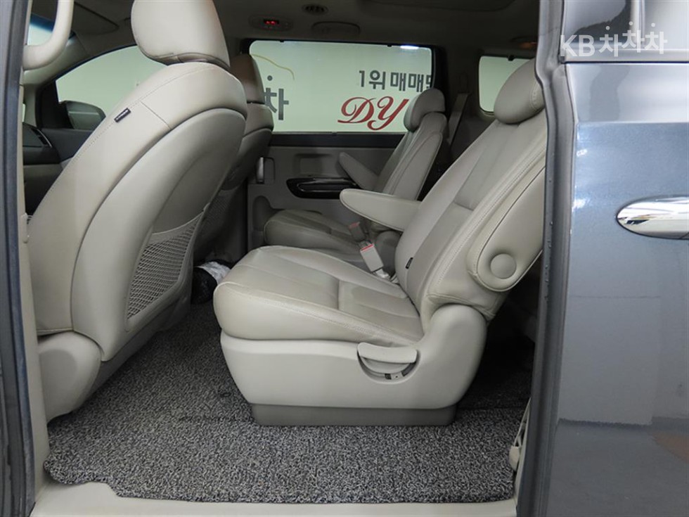 Kia Carnival — miniaturë 6