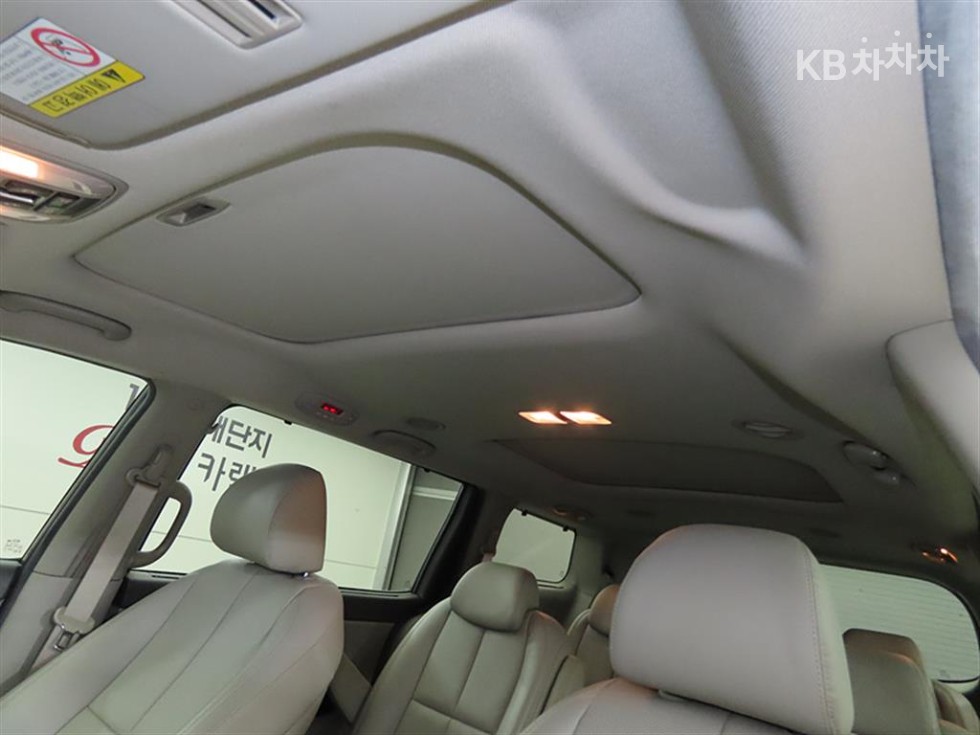 Kia Carnival — miniaturë 16