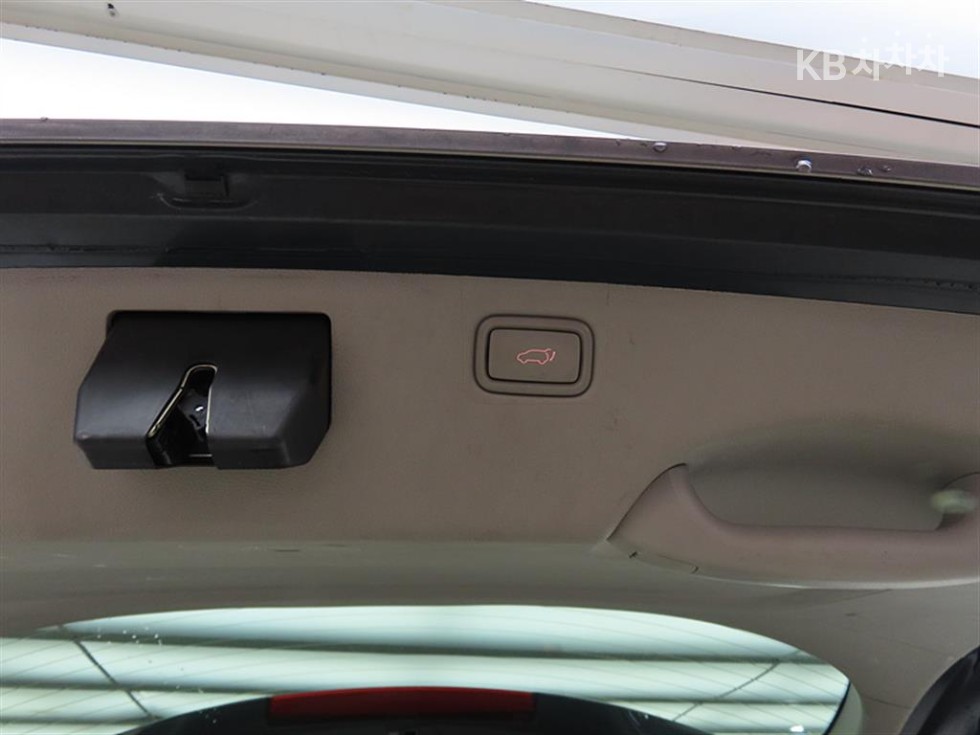 Kia Carnival — miniaturë 17