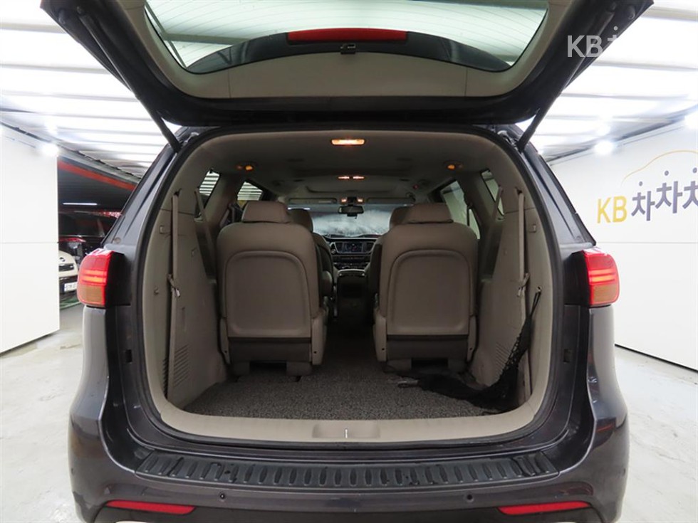 Kia Carnival — miniaturë 18