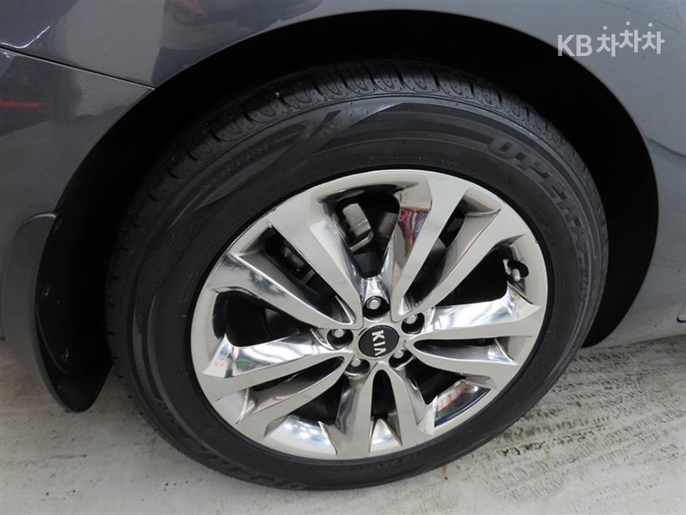 Kia Carnival — miniaturë 20