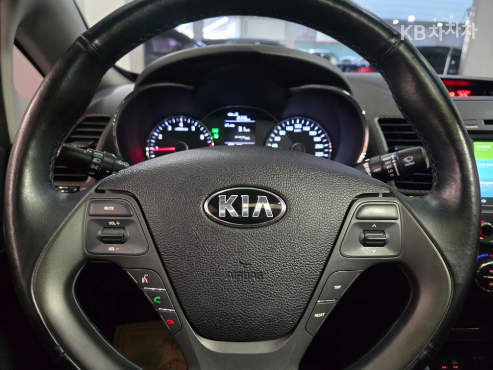 Kia K3 — miniaturë 11