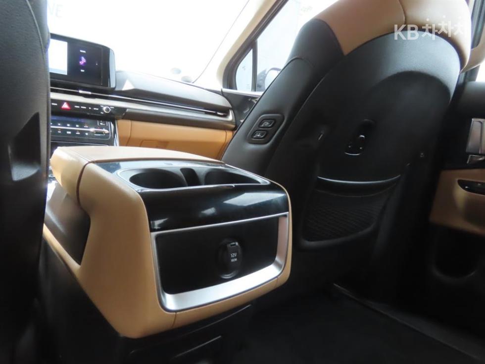 Kia Carnival — miniaturë 8