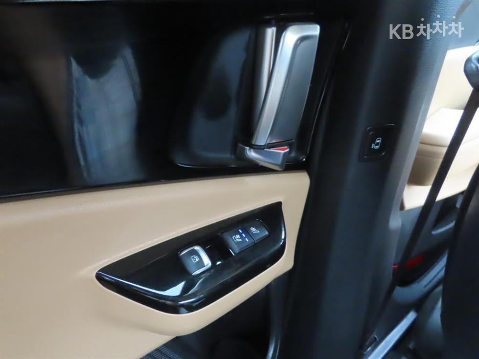 Kia Carnival — miniaturë 9
