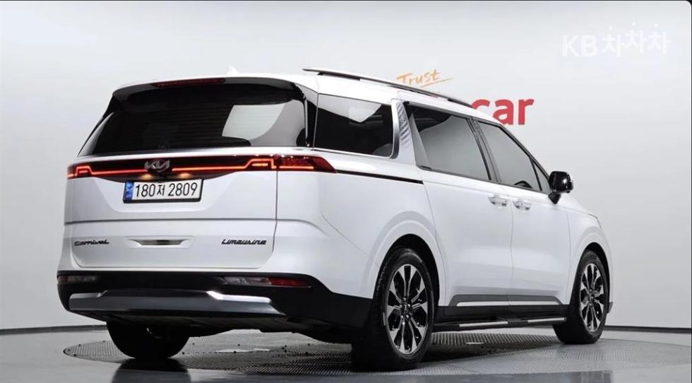 Kia Carnival — miniaturë 2