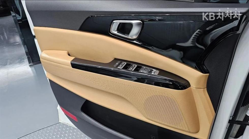 Kia Carnival — miniaturë 10