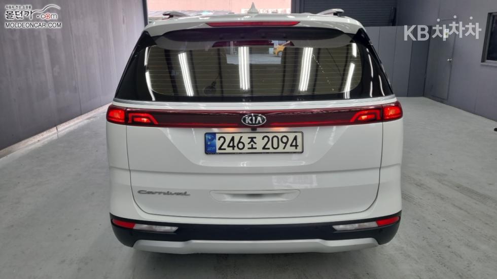 Kia Carnival — miniaturë 4