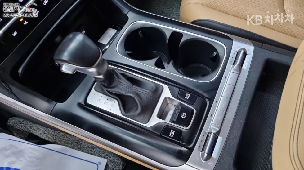 Kia Carnival — miniaturë 14