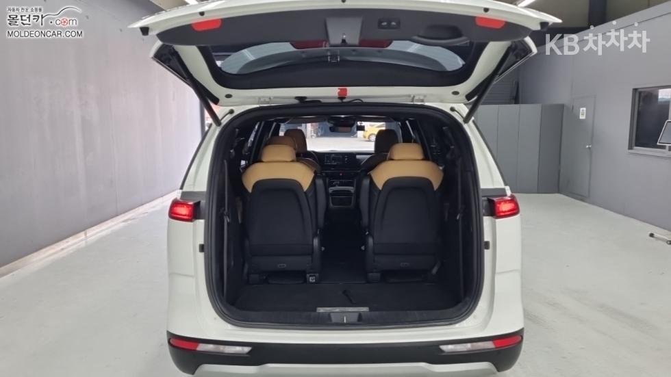 Kia Carnival — miniaturë 18