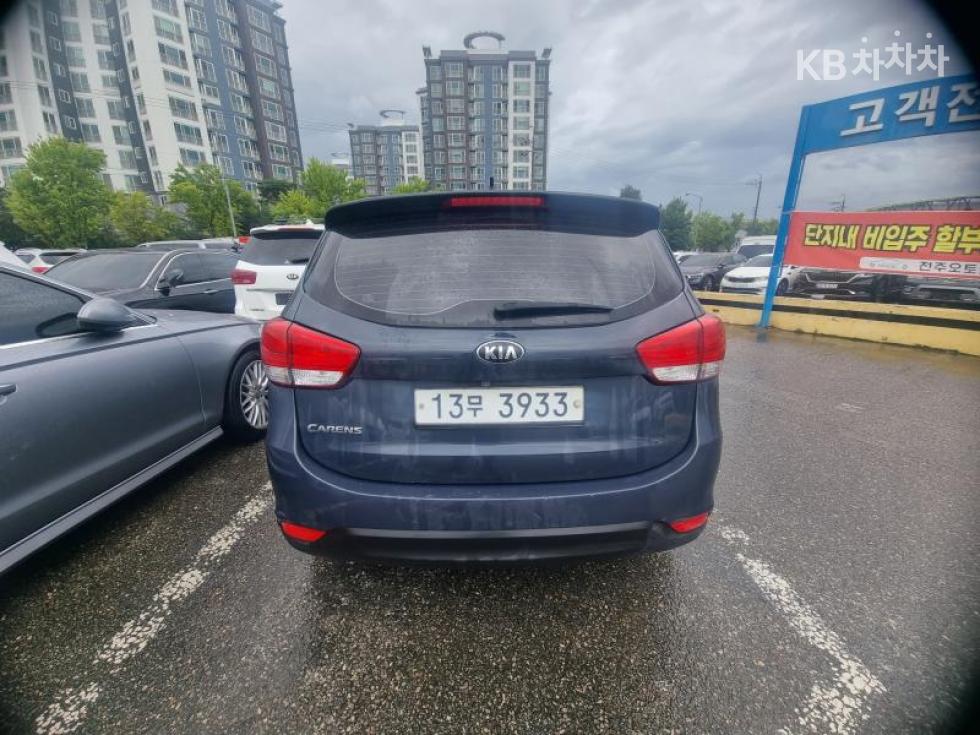 Kia Carens — miniaturë 2
