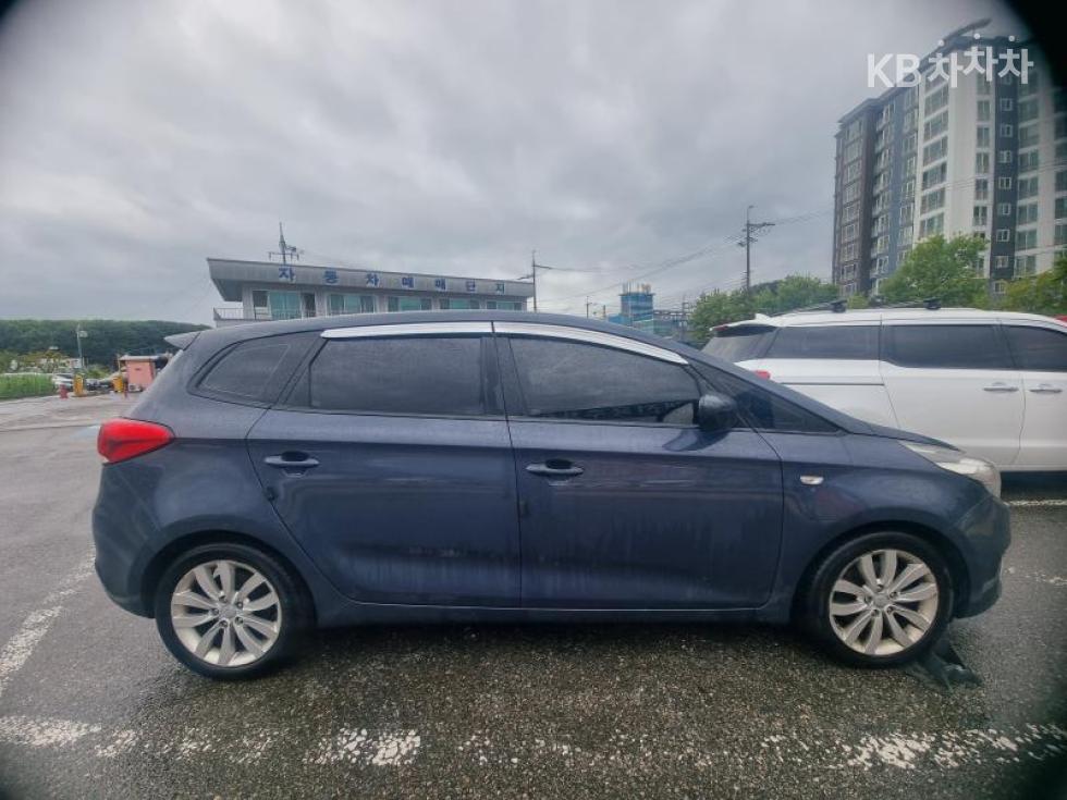 Kia Carens — miniaturë 3