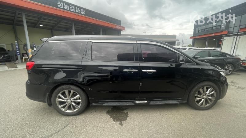 Kia Carnival — miniaturë 4