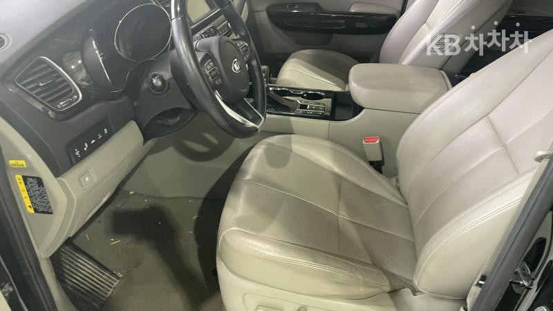 Kia Carnival — miniaturë 6