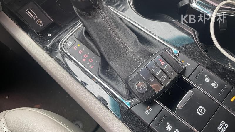 Kia Carnival — miniaturë 7