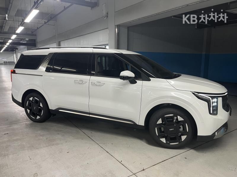 Kia Carnival — miniaturë 4