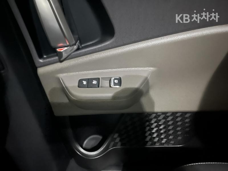 Kia Carnival — miniaturë 16