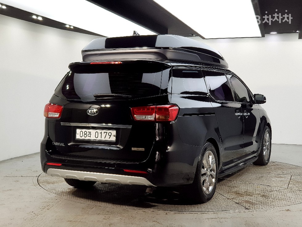 Kia Carnival — miniaturë 4
