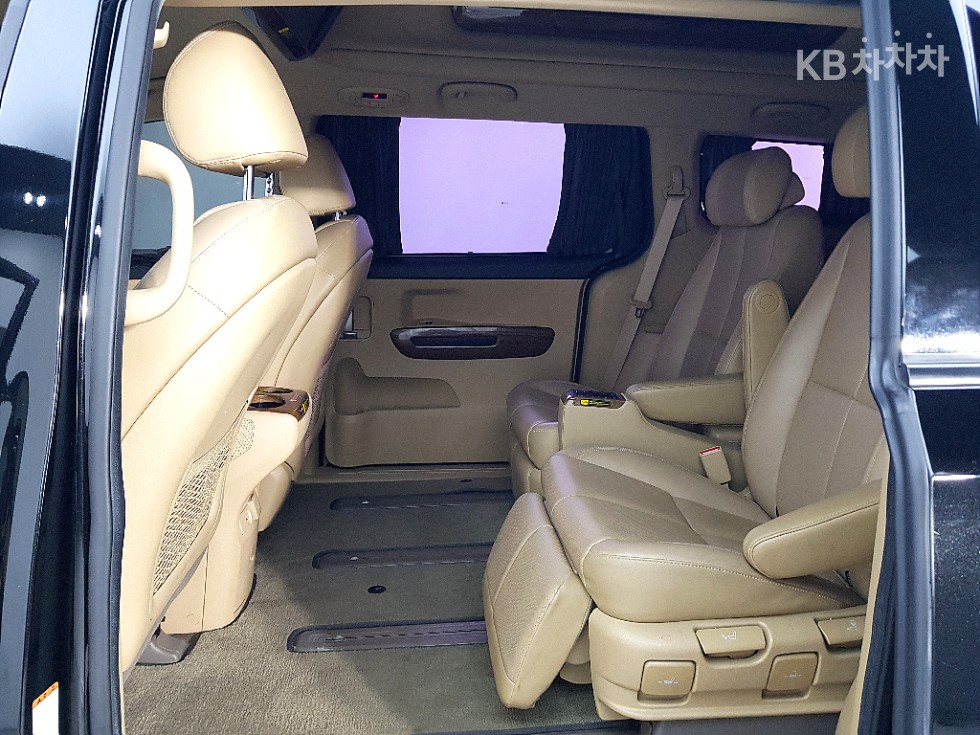 Kia Carnival — miniaturë 9
