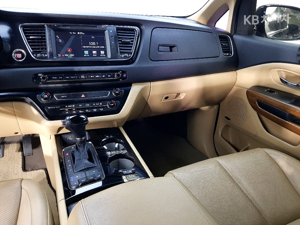Kia Carnival — miniaturë 10