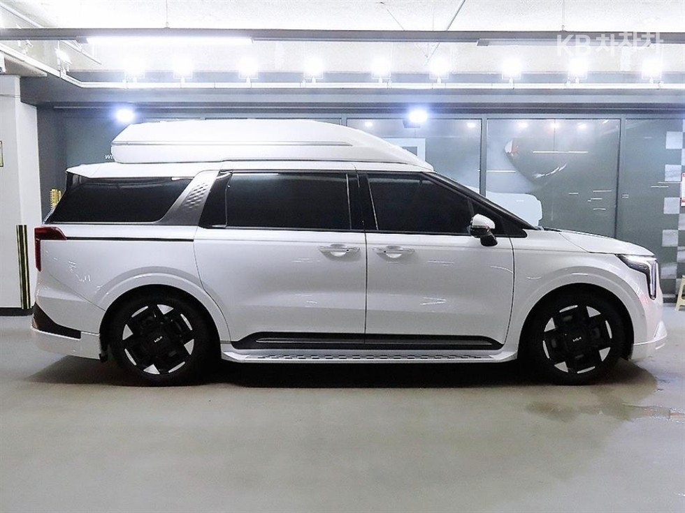 2024 Kia 4 photo