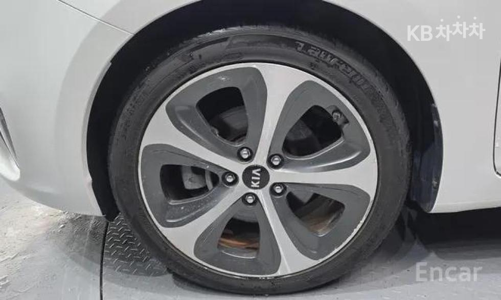 Kia Carens — miniaturë 5