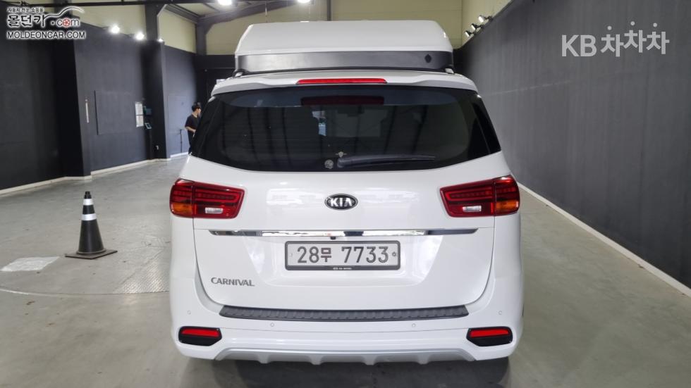 Kia Carnival — miniaturë 4