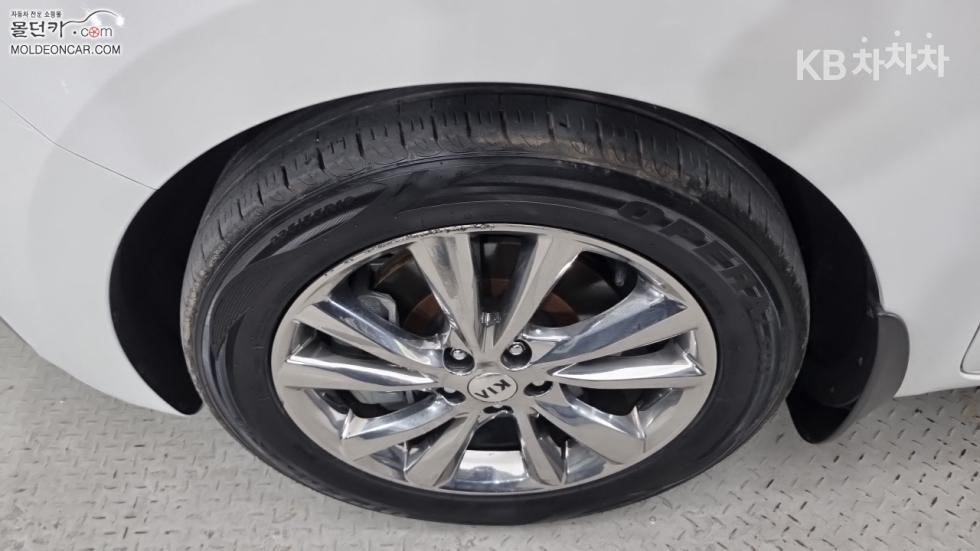 Kia Carnival — miniaturë 6