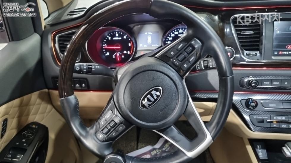 Kia Carnival — miniaturë 11