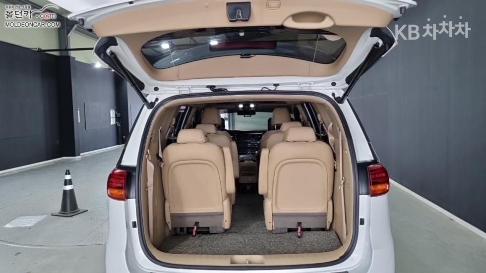 Kia Carnival — miniaturë 18
