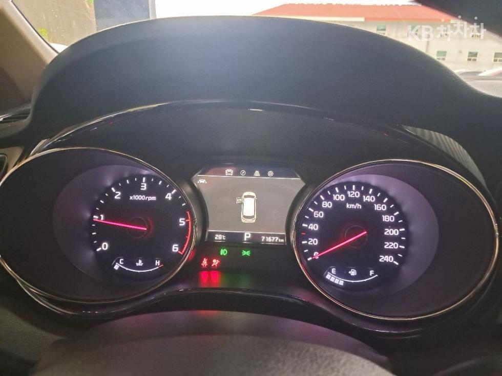 Kia Carnival — miniaturë 5