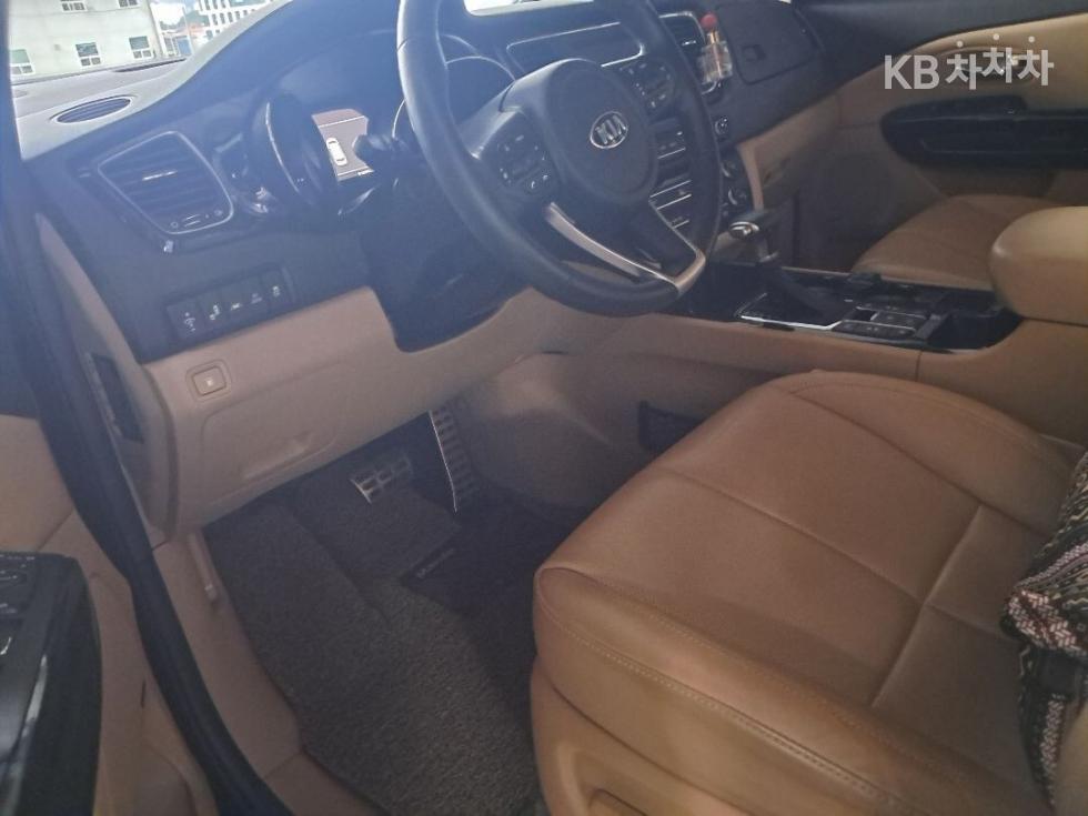 Kia Carnival — miniaturë 6