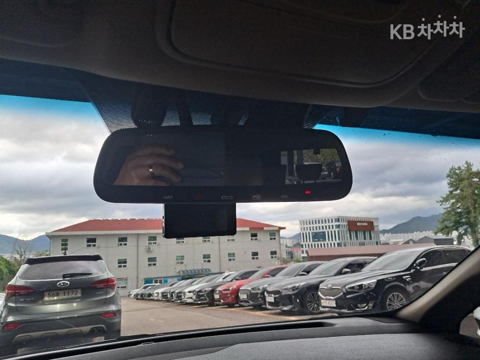 Kia Carnival — miniaturë 10