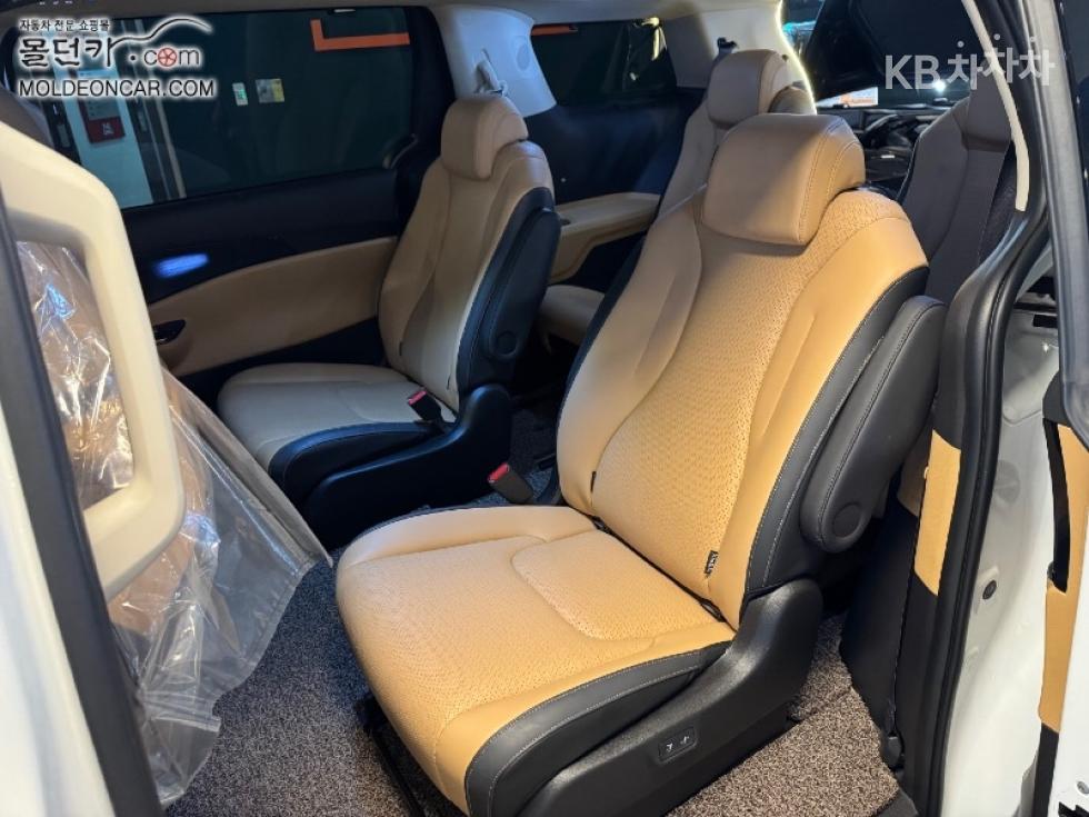 Kia Carnival — miniaturë 5