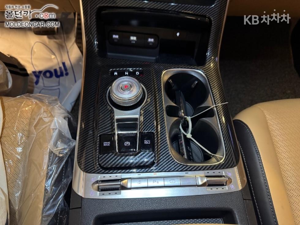 Kia Carnival — miniaturë 15