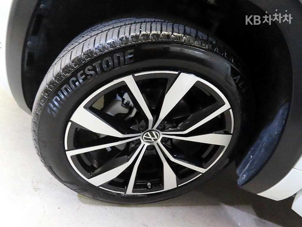 2025 Volkswagen Used Car photo
