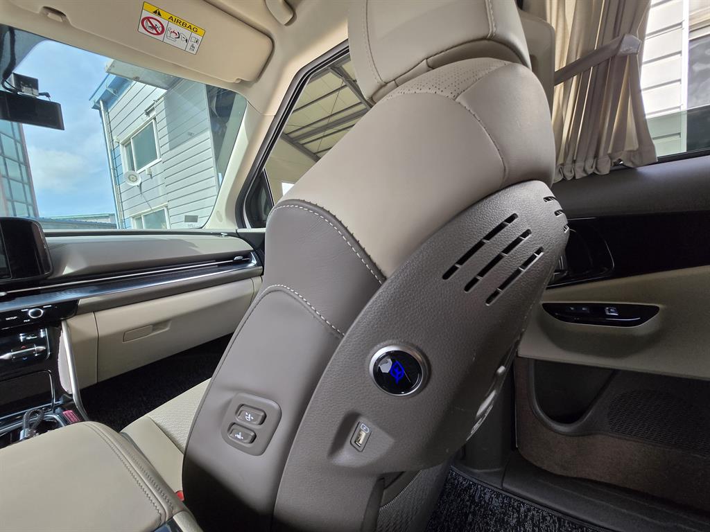 Kia Carnival — miniaturë 17