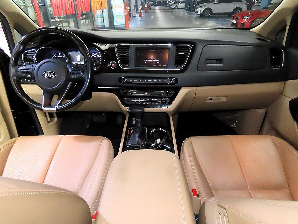 Kia Carnival — miniaturë 10