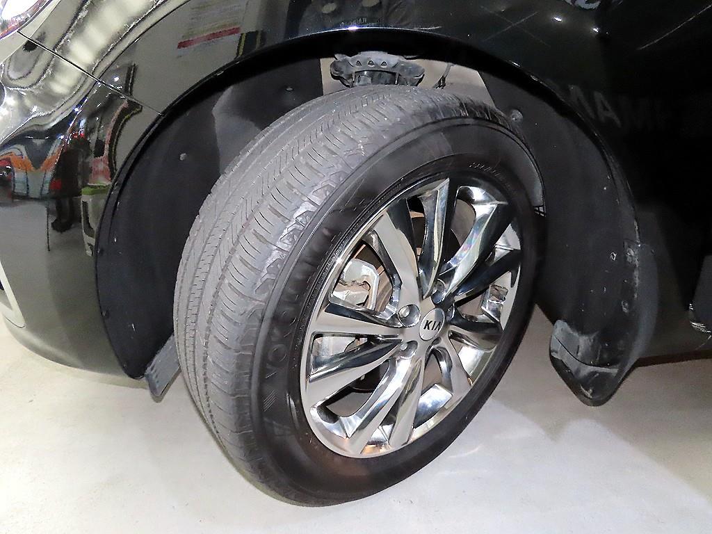 Kia Carnival — miniaturë 20