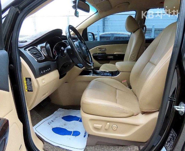 Kia Carnival — miniaturë 5