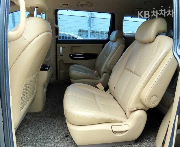 Kia Carnival — miniaturë 6