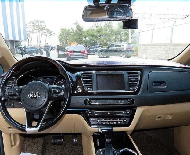 Kia Carnival — miniaturë 8