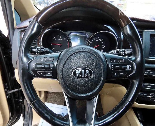 Kia Carnival — miniaturë 9