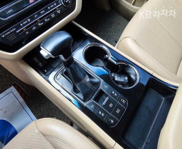 Kia Carnival — miniaturë 11