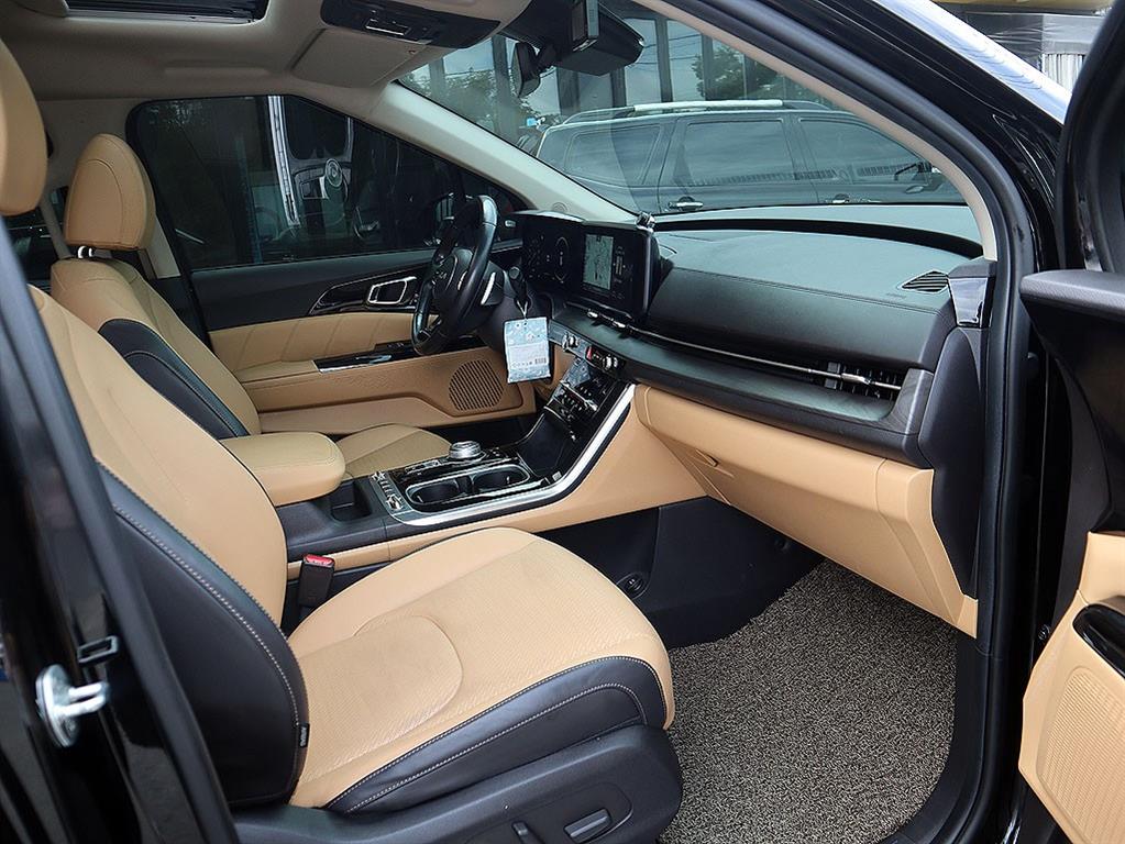 Kia Carnival — miniaturë 13