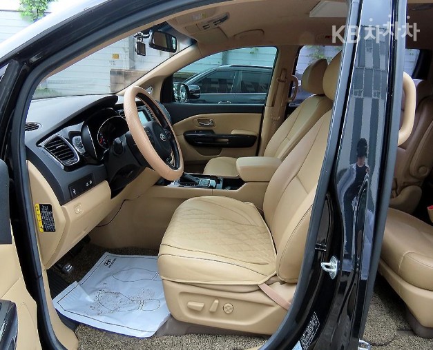 Kia Carnival — miniaturë 5