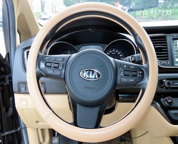 Kia Carnival — miniaturë 8