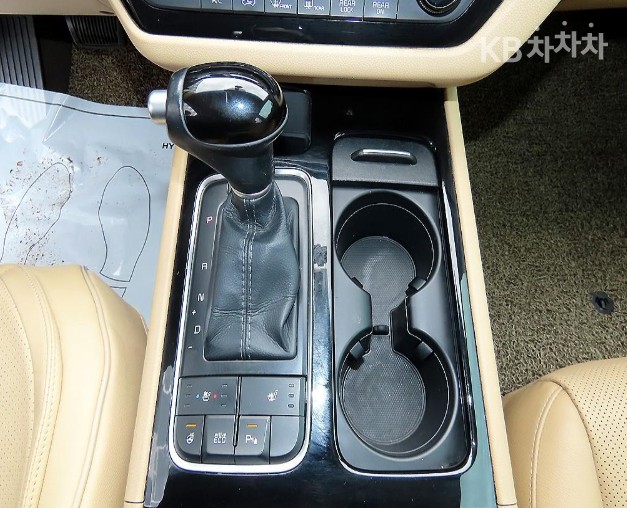 Kia Carnival — miniaturë 10