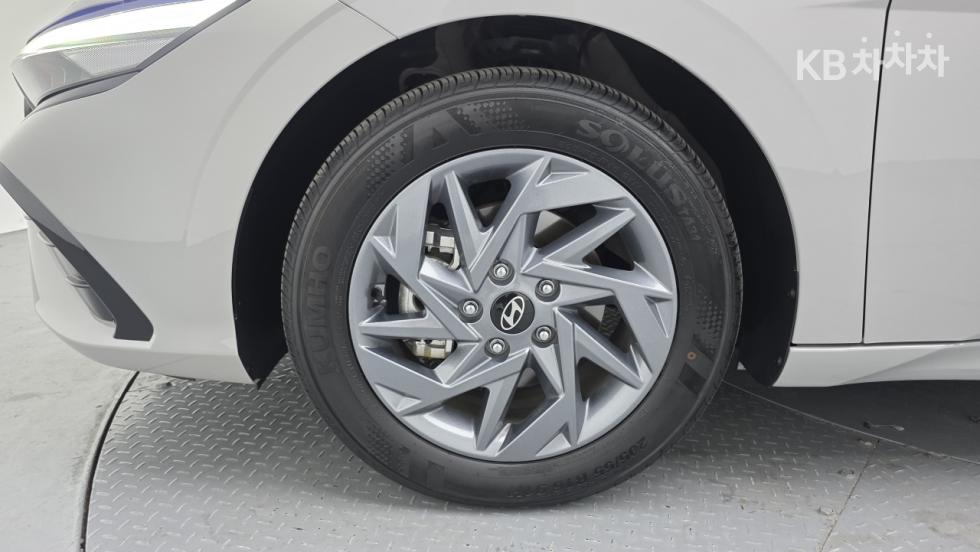 Hyundai Avante — miniaturë 7