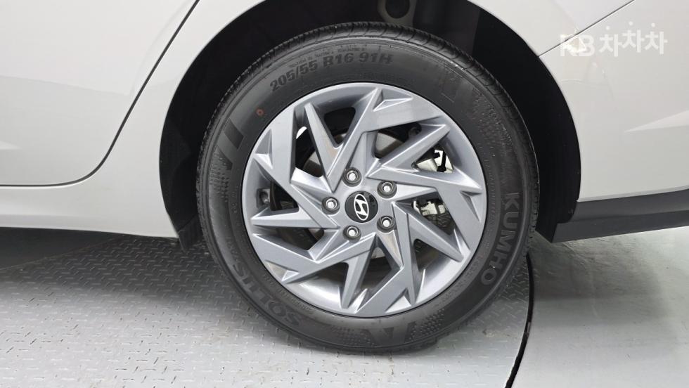 Hyundai Avante — miniaturë 8